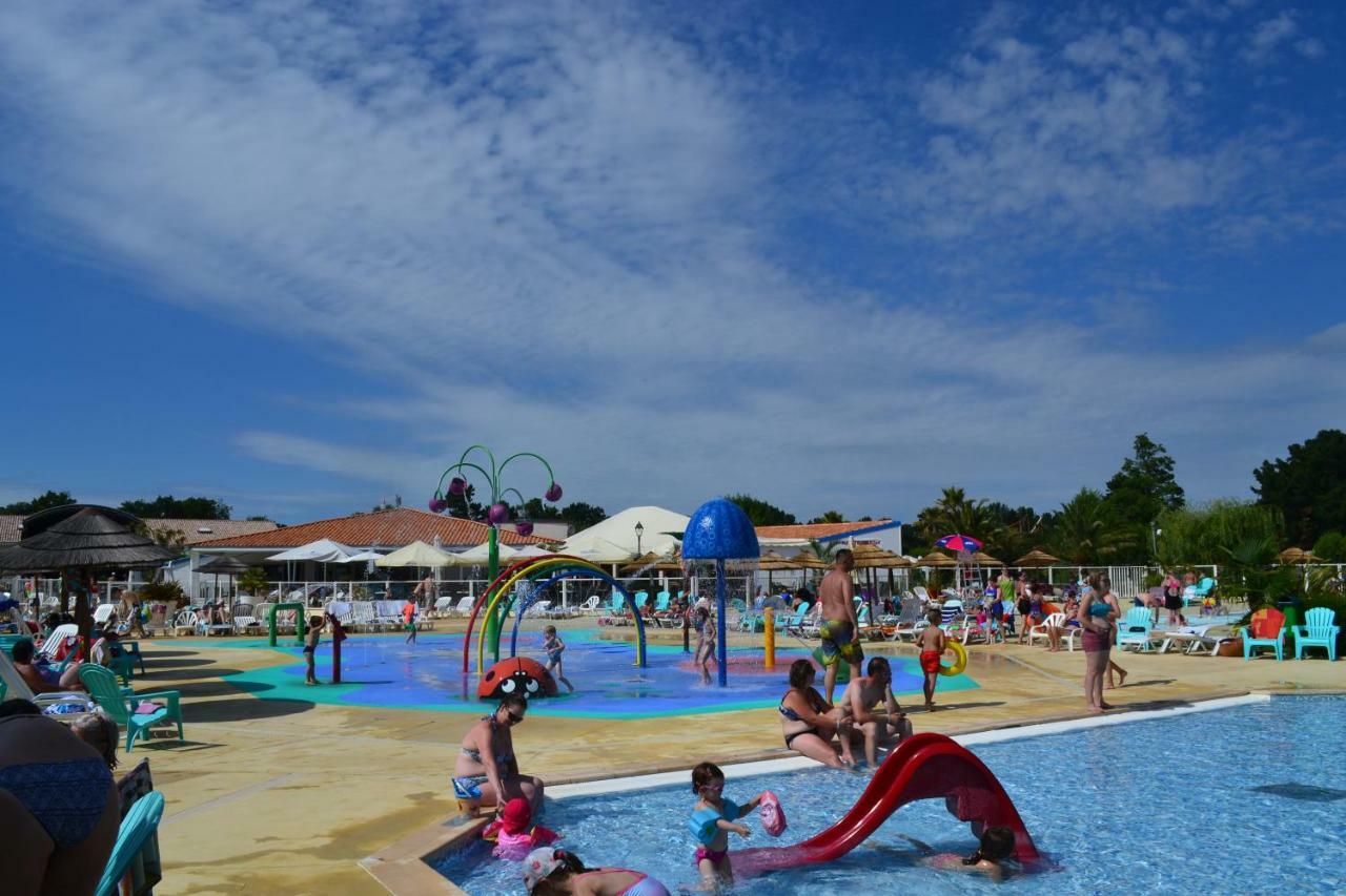Camping Les Charmettes- Les Mathes Bagian luar foto